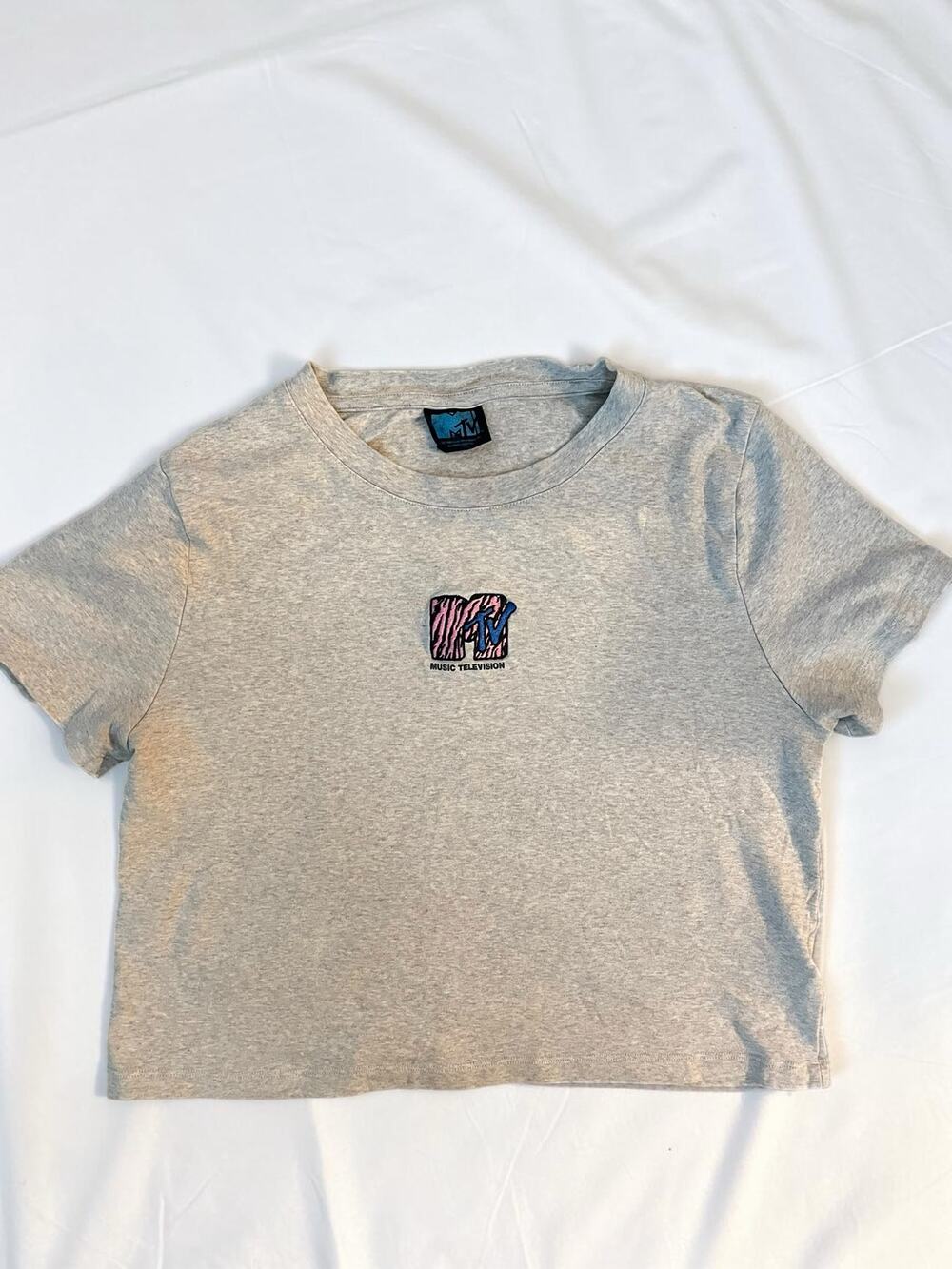 Cotton On Chop Tee MTV Music Television Retro Cropped Gray Embroidered Logo Sz L